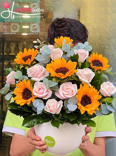 Bình hoa chúc mừng - Tương lai tươi sáng