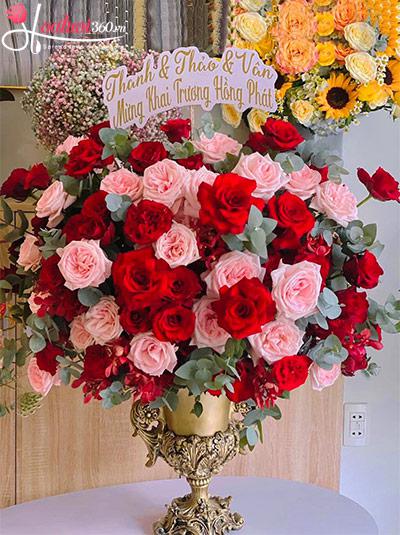 Bình hoa chúc mừng - Vẻ đẹp kiêu sa