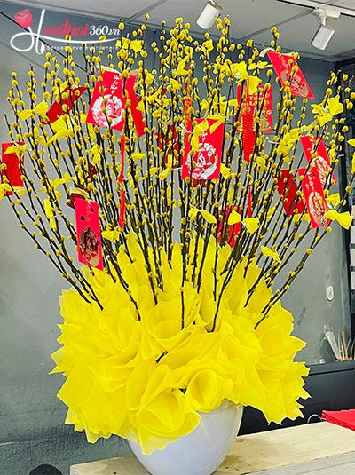 Bình hoa nụ tầm xuân - Phát tài đầu năm