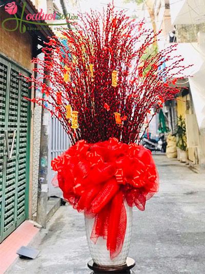 Bình hoa nụ tầm xuân - Tết nhiều niềm vui