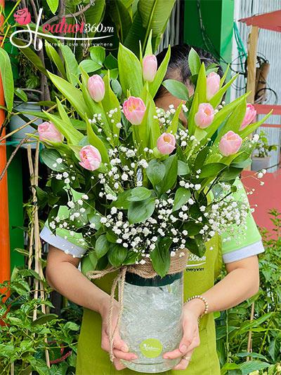 Bình hoa tulip hồng - Giấc mơ ngọt ngào