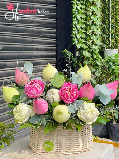 Giỏ hoa sen - Ngày hạnh phúc