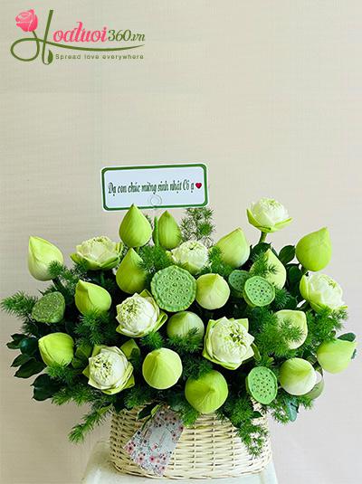 Giỏ hoa sen trắng - Sắc đẹp thanh lịch