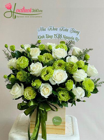 Hoa cắm hộp gỗ - Gió hạ trong lành