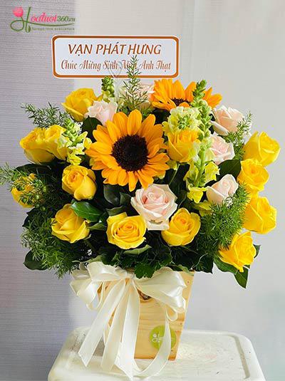 Hoa cắm hộp gỗ - Nụ cười