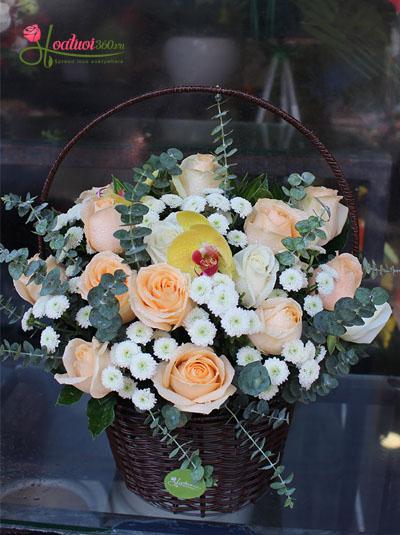 Hoa giỏ đơn giản mà sang trọng