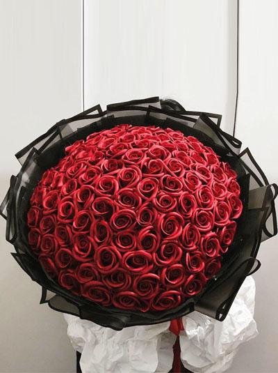 Hoa hồng sáp - Bó hồng đỏ 99 bông
