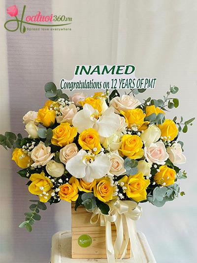 Hộp hoa chúc mừng - Chạm đến vinh quang