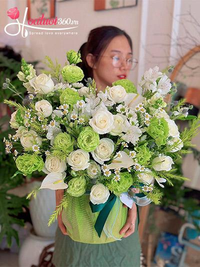 Hộp hoa chúc mừng - Khí chất thanh cao