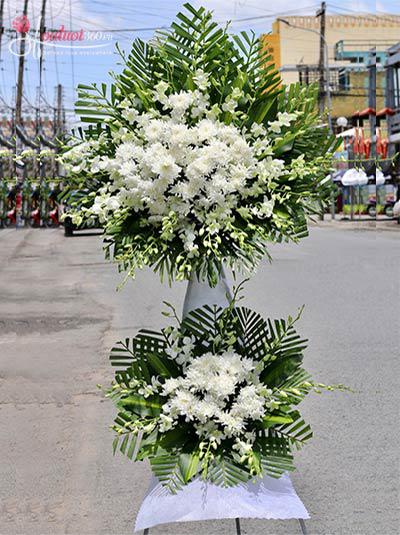 Kệ hoa chia buồn - Phút lưu luyến