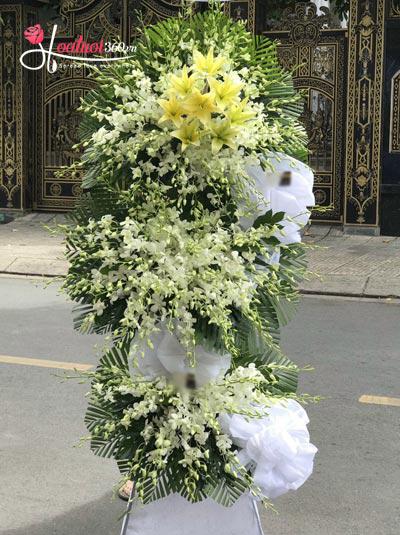 Kệ hoa chia buồn - Yên bình một giấc mơ