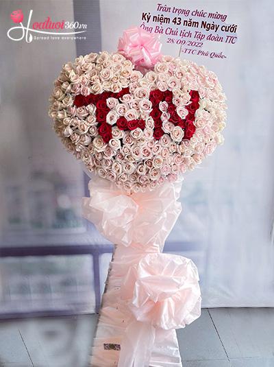 Kệ hoa chúc mừng kỷ niệm tình yêu - Ta là của nhau