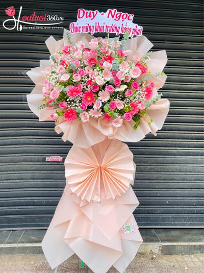 Kệ hoa khai trương - Thành công khởi sắc