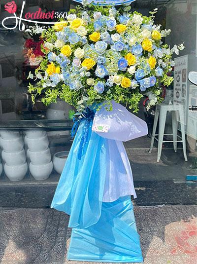 Kệ hoa khai trương - Thành công tiếp nối