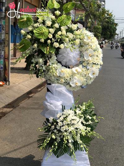 Vòng hoa đám tang - Phút lìa xa