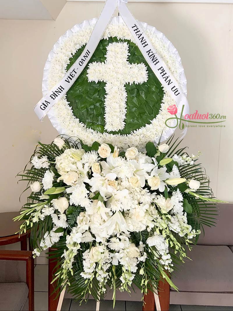 Hoa chia buồn thánh giá cho tang lễ đạo Công giáo