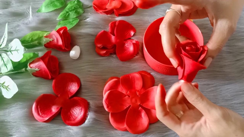 Hoa sáp làm bằng chất liệu gì