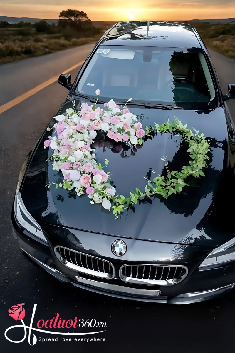 Xe hoa cưới trang trí hình trái tim đơn giản