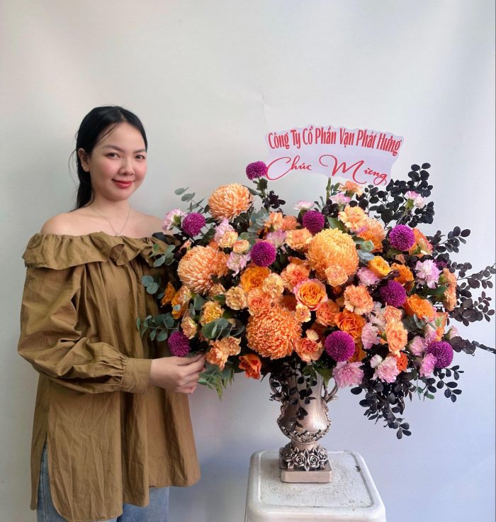 Bình hoa mix nhiều màu tặng doanh nghiệp theo lĩnh vực sáng tạo