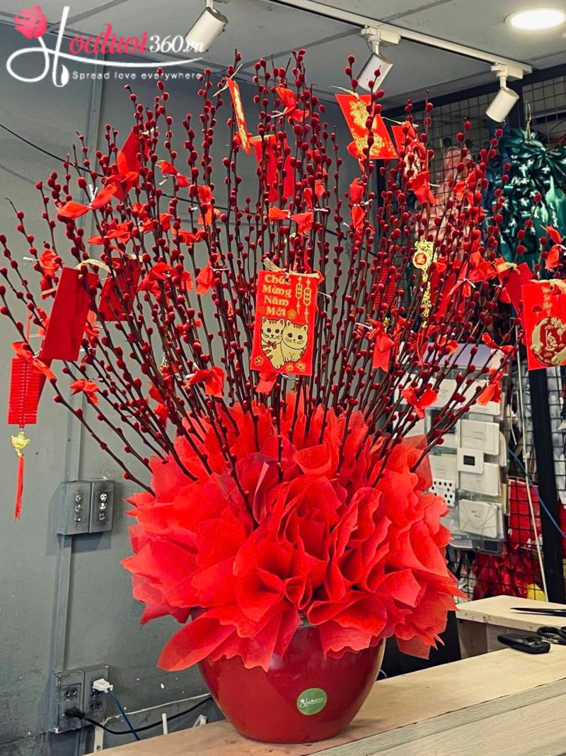 bình nụ tầm xuân đỏ chưng góc