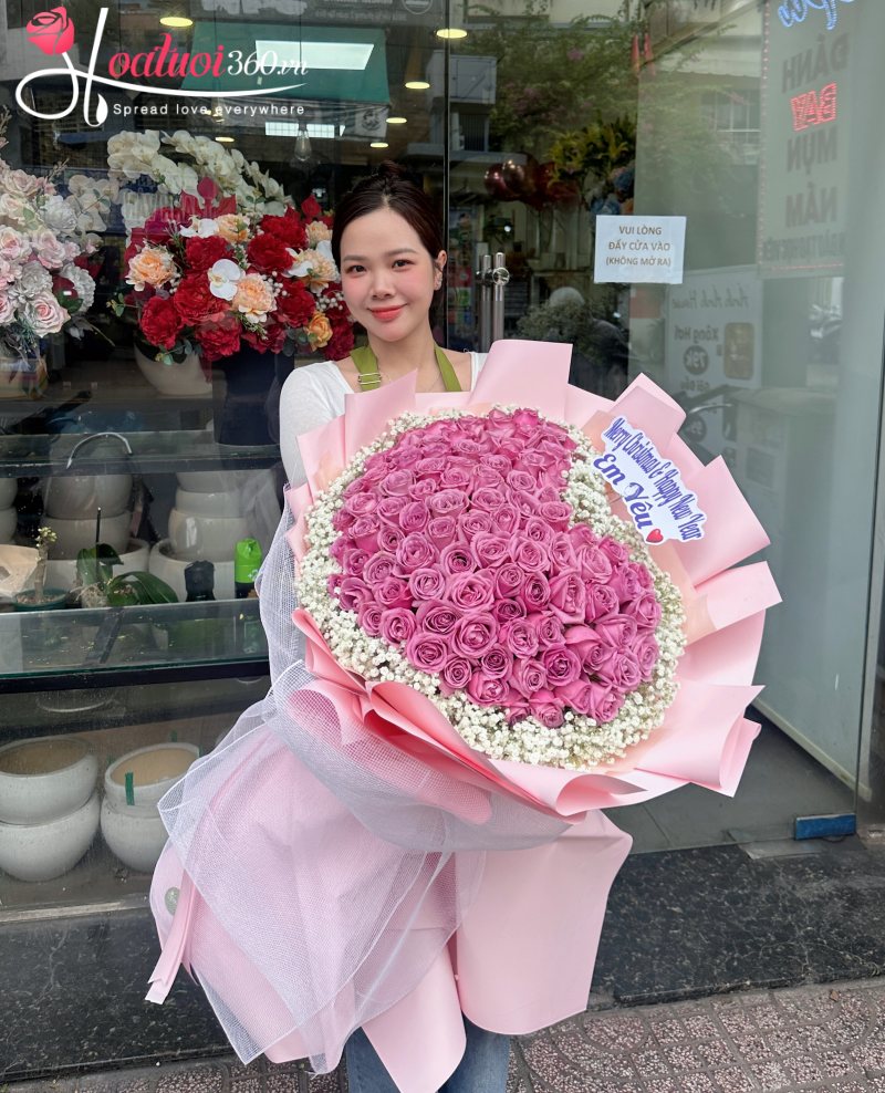 Bó hoa hồng tím hình trái tim