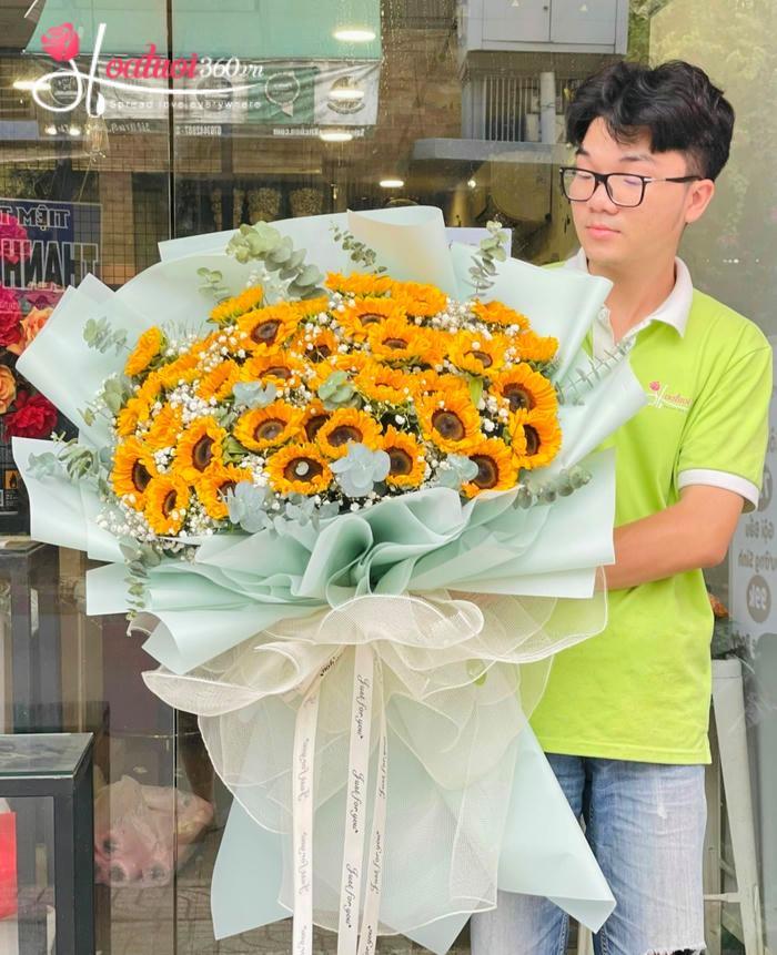 Bó hoa hướng dương chúc mừng ngày tốt nghiệp thành công