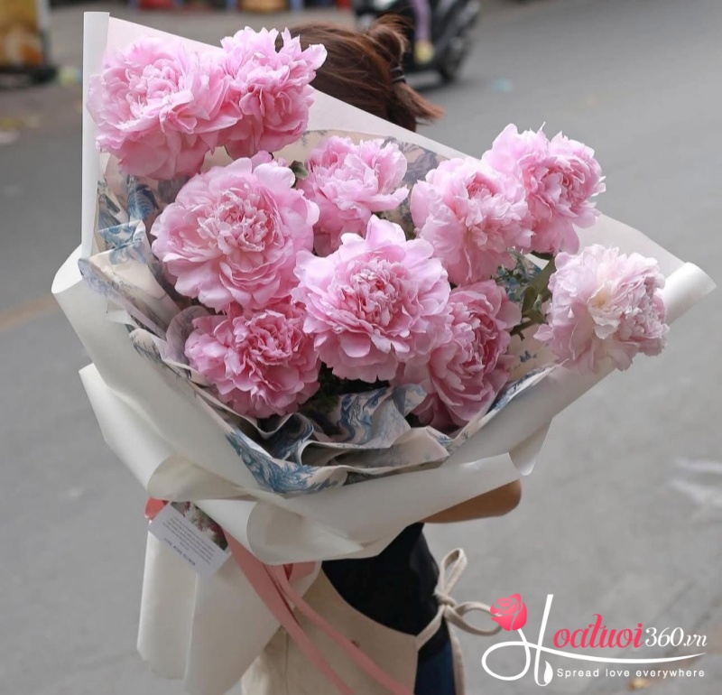 Bó hoa mẫu đơn dáng dài