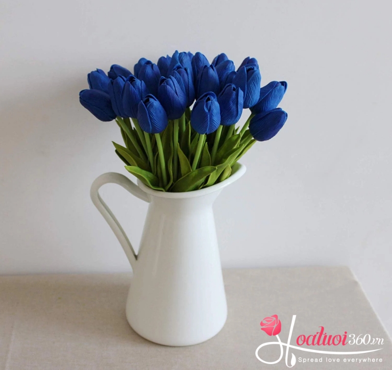Bình hoa tulip xanh trang trí nhà cửa