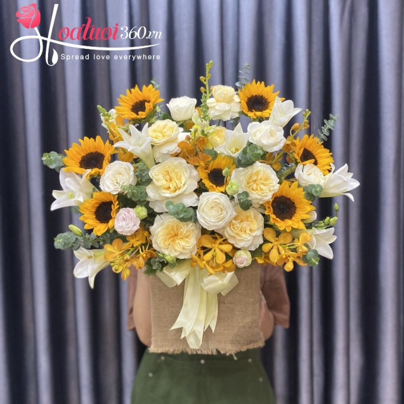 lẵng hoa hướng dương mix hoa ly, hồng trắng