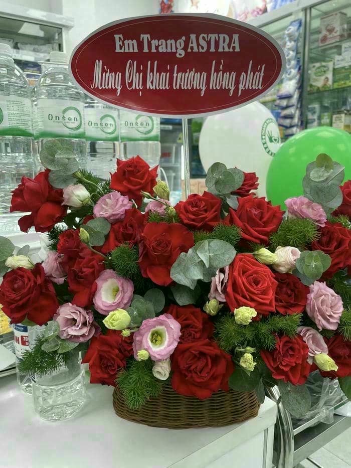 Giỏ hoa hồng mừng khai trương nhà thuốc