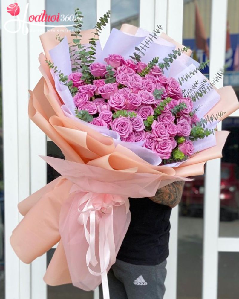 Bó hồng tím khổng lồ