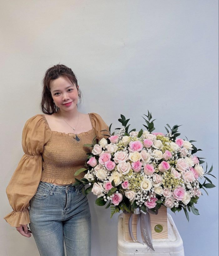 Hộp hoa hồng tone trắng hồng tặng khai trương lĩnh vực sức khoẻ