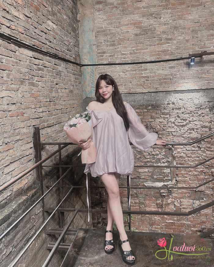 Khách hàng review chất lượng hoa tươi tại shop hoa tươi Hồ Thị Kỷ