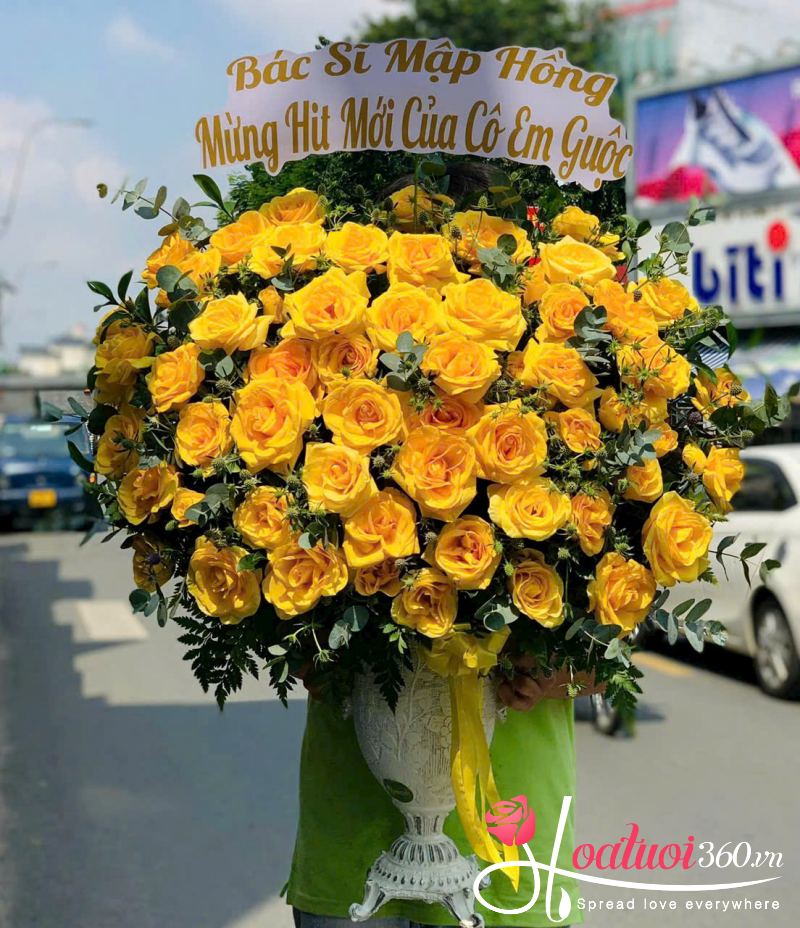 Lẵng hoa khai trương tone vàng Dịu Dàng Ngày Mới