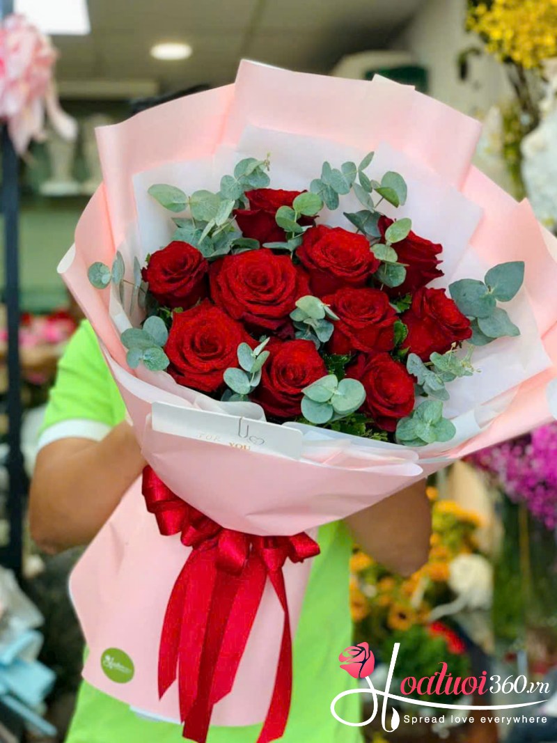 Kết hợp hoa tươi với cành lá phụ