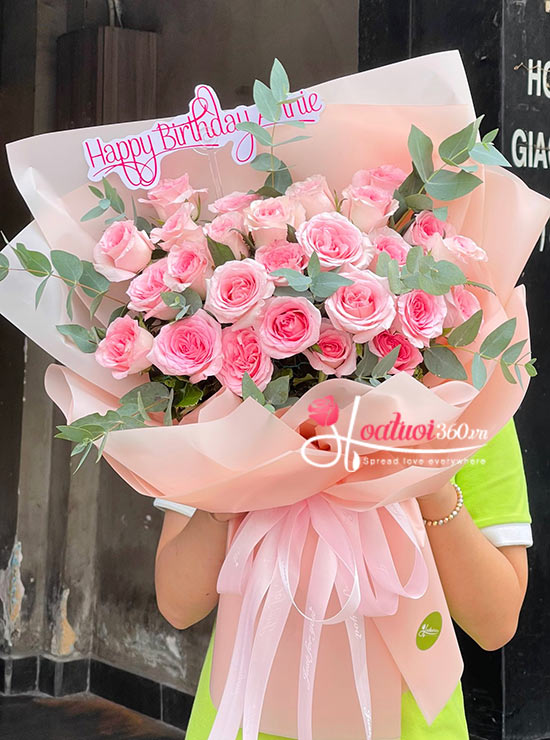 Bó hoa hồng xinh - Kẹo ngọt và em