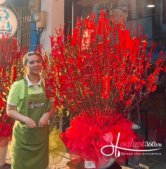 Bình hoa nụ tầm xuân - Phát tài năm mới