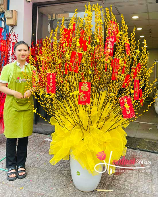 Bình hoa nụ tầm xuân - Tân niên hạnh phúc