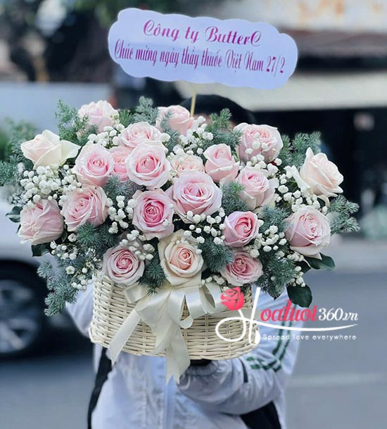 Giỏ hoa hồng đẹp - Rực rỡ yêu thương