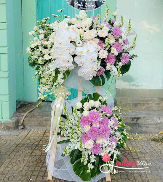 Kệ hoa chia buồn - Một đời quên lãng