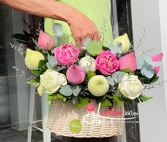 Giỏ hoa sen - Ngày hạnh phúc
