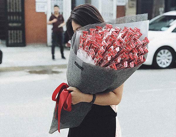 Bó hoa kitkat khiến nàng ngất ngây
