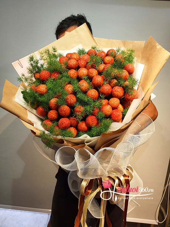 Bó hoa vải thiều độc lạ tại Hoa tươi 360