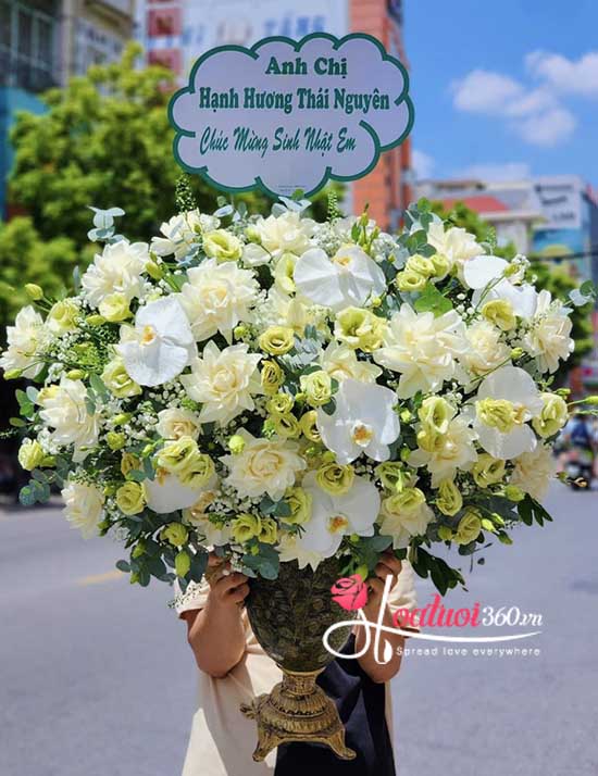 Bình hoa chúc mừng - Khởi điểm thành công