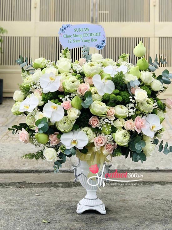 Bình hoa chúc mừng - Tháng năm huy hoàng