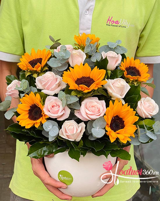 Bình hoa chúc mừng - Tương lai tươi sáng