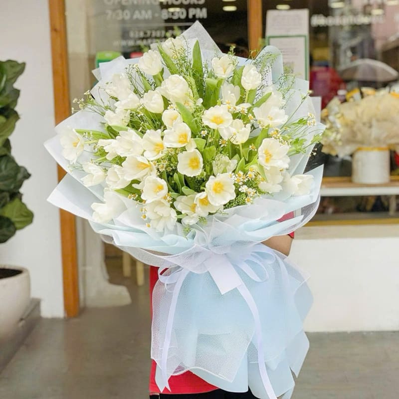 Bó hoa sinh nhật tulip trắng nhẹ nhàng cho người yêu