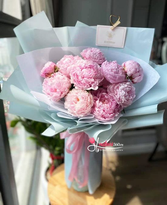 Bó hoa mẫu đơn hồng - Sắc mộng mơ Bó hoa mẫu đơn hồng - Sắc mộng mơ