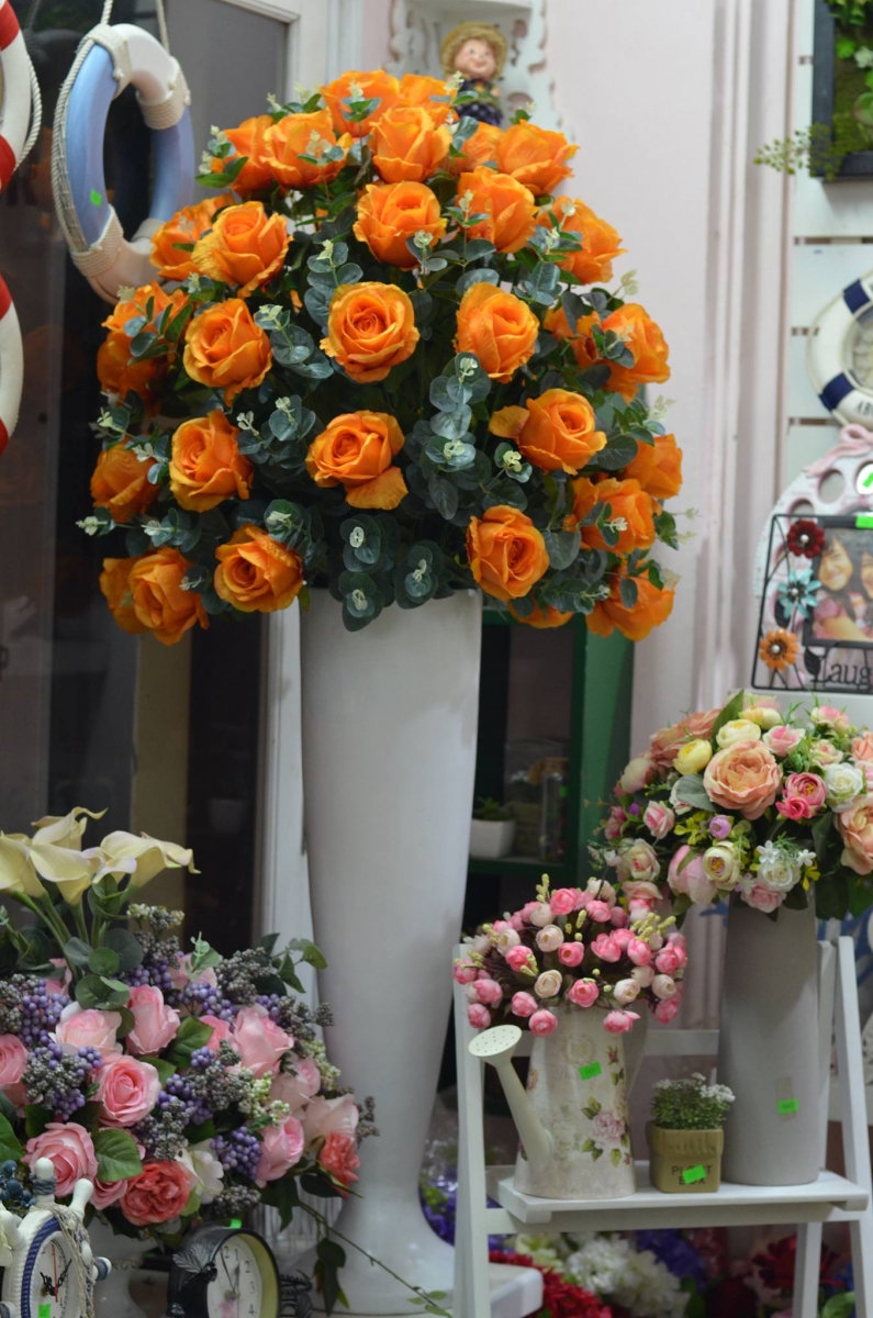 Bình hoa hồng cam sang trọng dành cho những buỗi lễ trọng đại