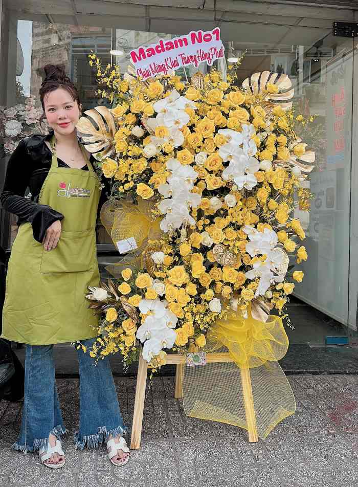 Mẫu vòng hoa tặng khai trương thiết kế phá cách theo yêu cầu 